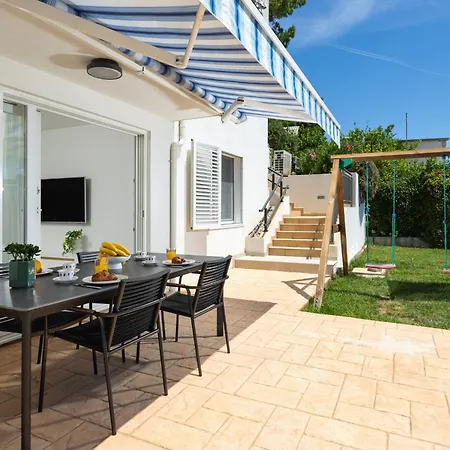 Tanita Exclusive Beachfront * Podstrana