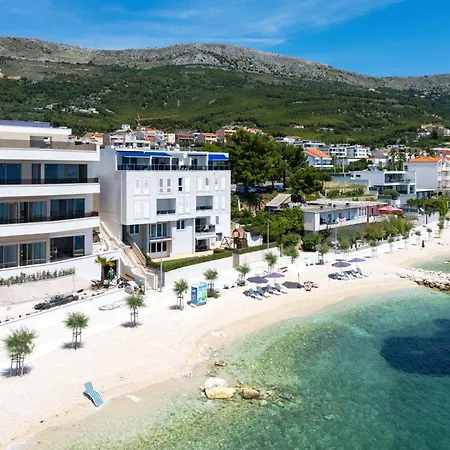 Tanita Exclusive Beachfront Apartment *